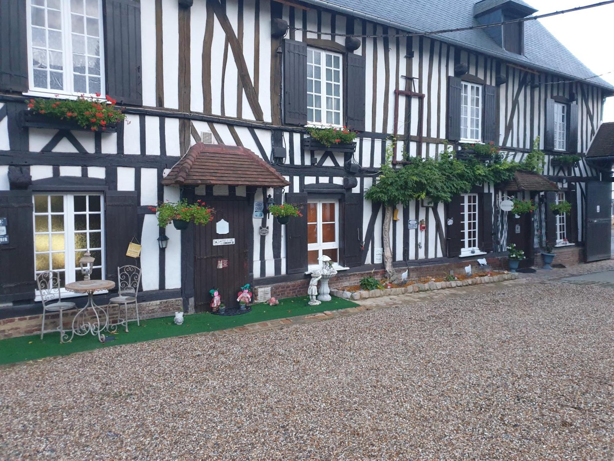 Le Mouton Gras Aumale Exterior foto